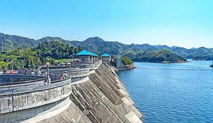 世界第(di)壹(yi)高(gao)壩在(zai)中國(guo) 高(gao)超(chao)88米，從水(shui)利(li)豐碑到(dao)生態(tai)漁場的華(hua)麗(li)轉身