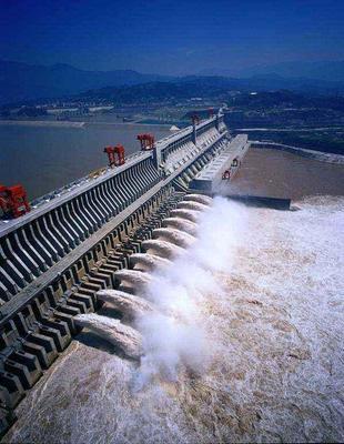 三峽(xia)水庫(ku)計(ji)劃(hua)6月10日(ri)消落(luo)至汛(xun)限水位(wei)變(bian)幅範(fan)圍以(yi)內(nei)，為汛(xun)期防(fang)洪(hong)做(zuo)好(hao)準備(bei)